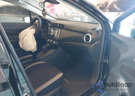 2025 Nissan Versa 1.6 S z USA, uszkodzony, nr VIN 3N1CN8DV1SL812628